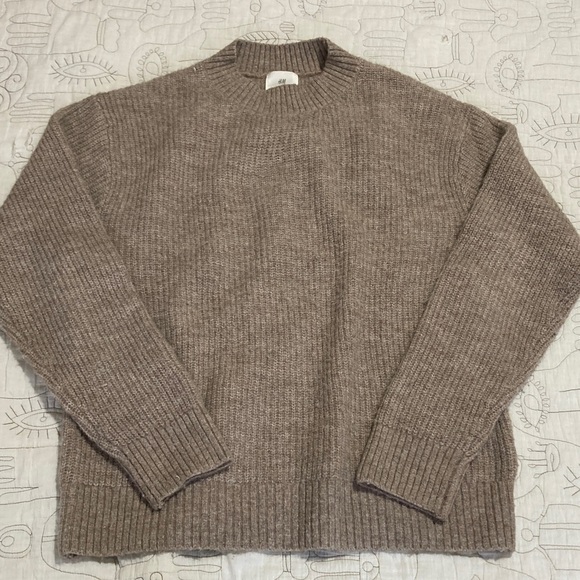 H&M Sweaters - H&M fisherman sweater women’s small